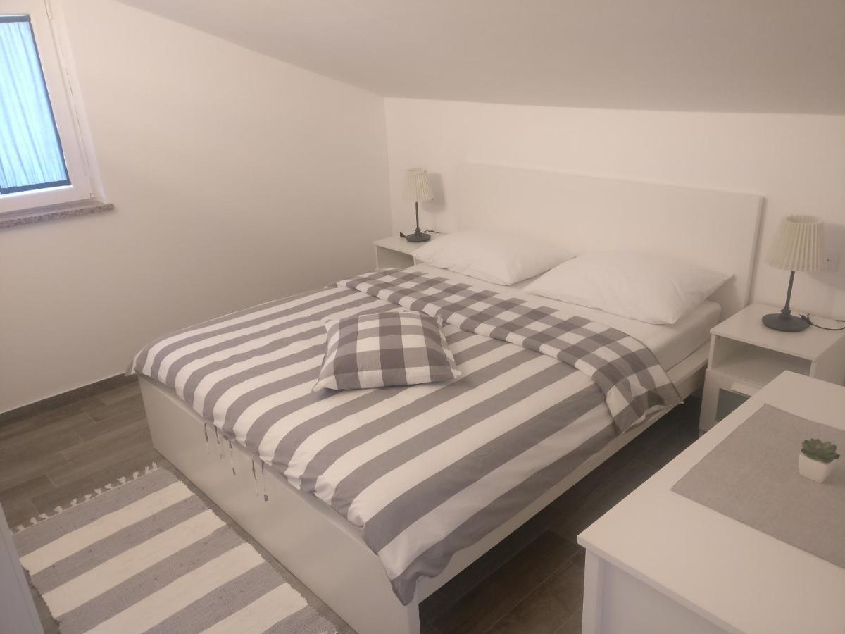 Apartmani Popovic Porec Exterior photo